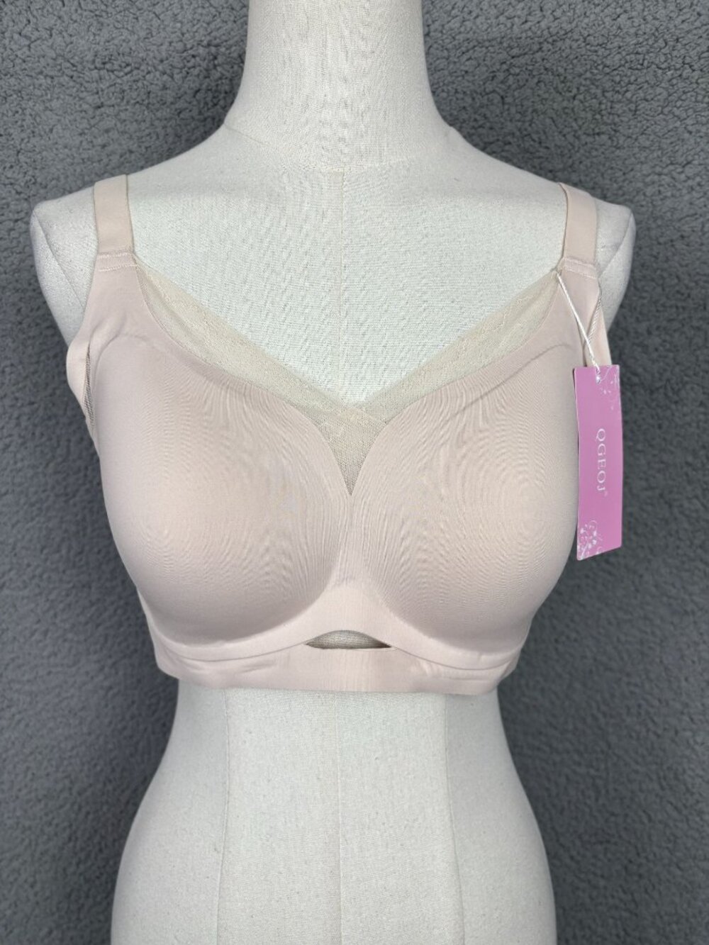 WOmen's Beige Seamless Bra Adjustable Straps Medium Support Convertible NWT's